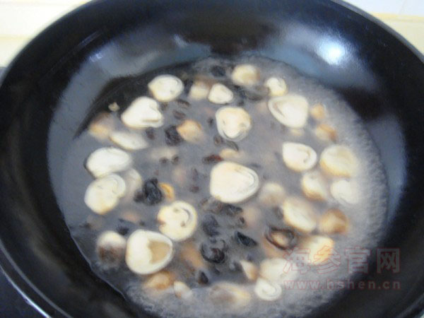 草菇西兰花烩海参的制作方法