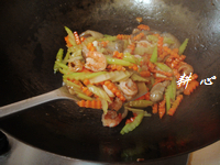 甘笋西芹炒海鲜的菜谱