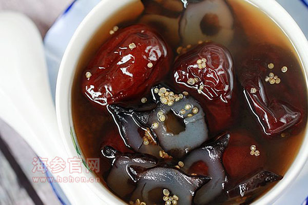 海参大枣藜麦汤的做法